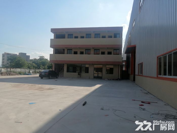 厂房位于佛山三水区乐平镇西乐大道旁全新标准厂房出租，厂房面积2800平方